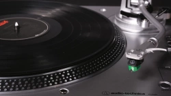 Проигрыватель пластинок Audio-Technica AT-LP120XUSB Silver